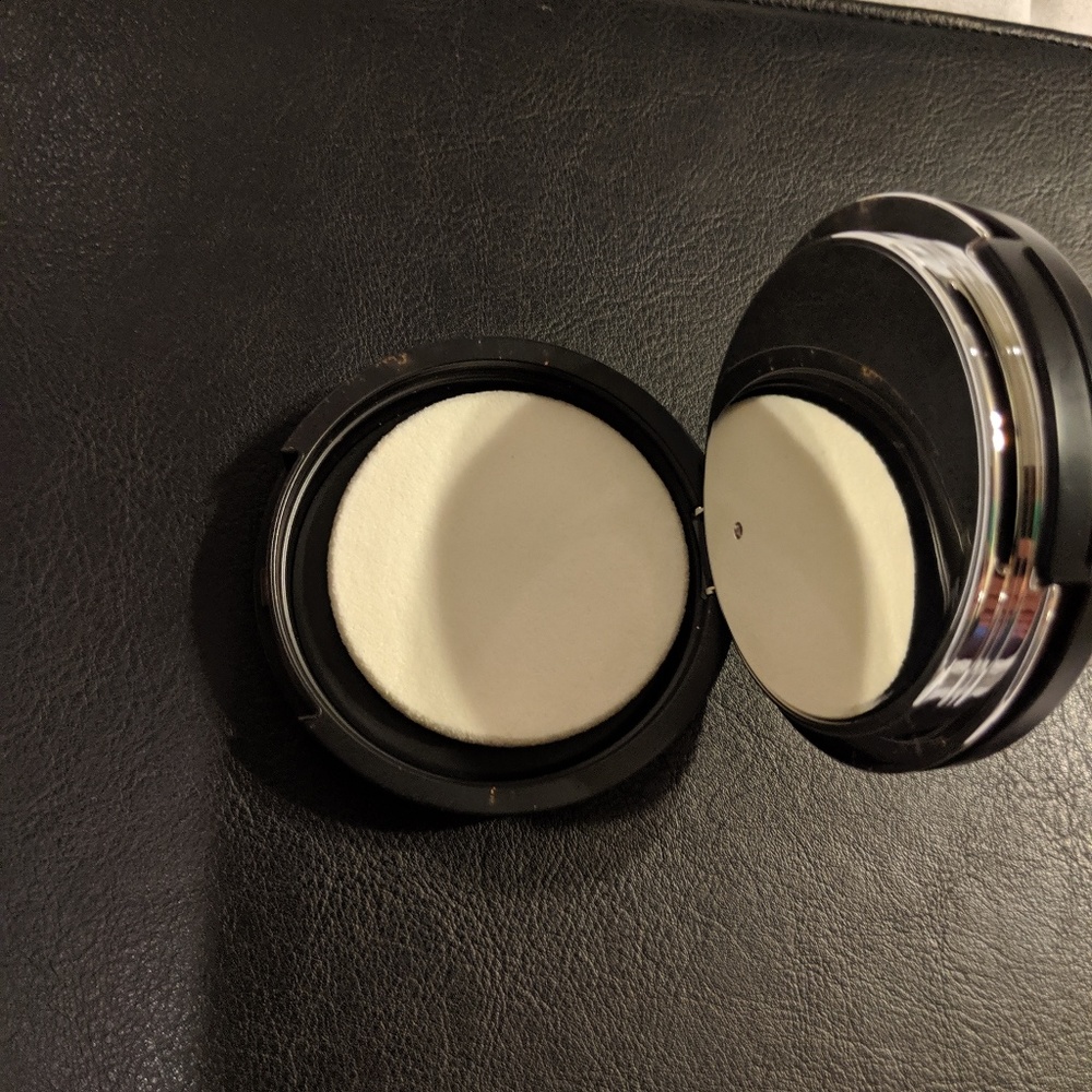 Kat Von D Lock-It Powder Foundation Deep 71 - Picture 5 of 8